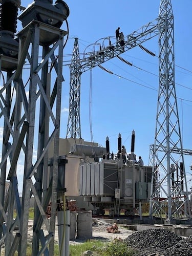 Power transformer commissioning. 