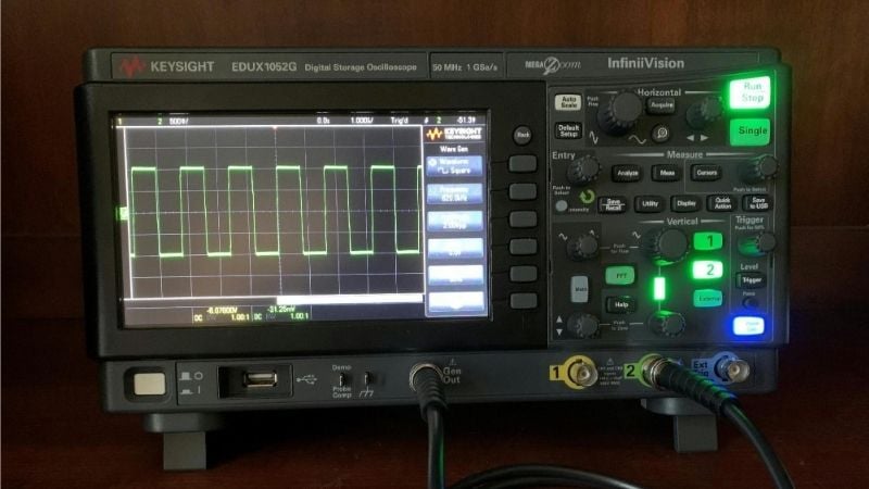 Figure 1. An oscilloscope trace of a SiC switching event voltage ringing that surpasses the nominal DC bus level. The isolation barrier faces stress that exceeds the controlled ramp rates used in standard CMTI testing