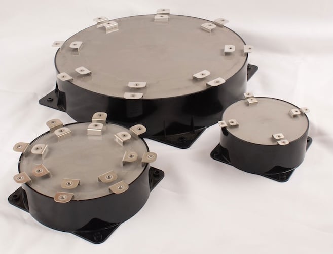 Large-format film capacitors anchor DC-link and pulse-power systems.