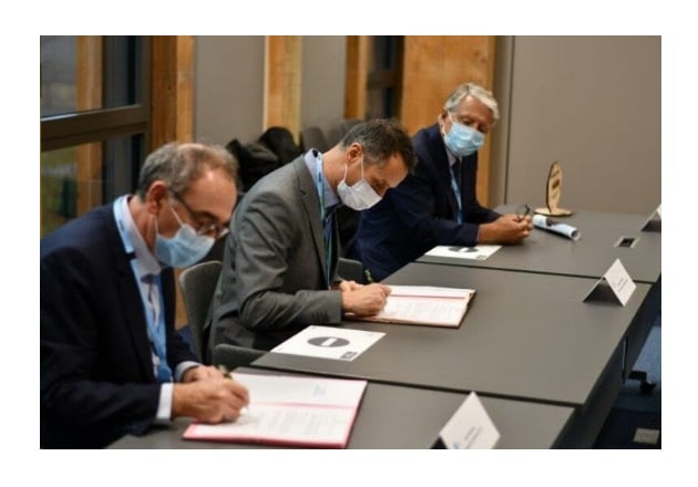 RTE and SuperGrid Institute leaders signed an agreement to create an R&D center focused on direct current technologies. Image courtesy of the SuperGrid Institute.