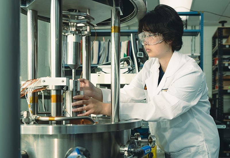Zixin Xiong, a Ph.D. candidate in mechanical engineering at Purdue, studies high-temperature thermal transport in the university’s Marconnet Thermal and Energy Conversion Lab