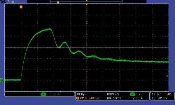 Outrush current for a 5 VDC bus with a near-instantaneous connection to an 8 A load with 200 µF of ceramic and 660 µF of polymer aluminum output capacitance