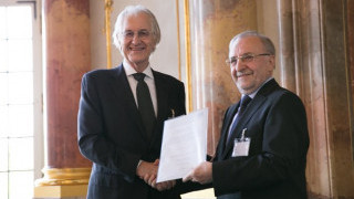 Prof Leo Lorenz received the Ernst Blickle Award
