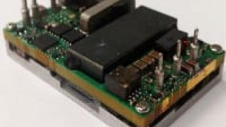 Regulated Quarter-Brick Bus Converter Delivers up to 1kW