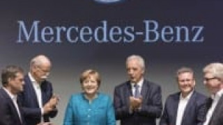 Daimler Ups Battery Factory Investments to Over &euro;1 Billion