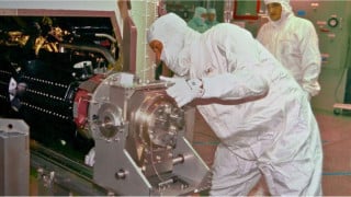 Radioactive Decay Powers a Novel Nuclear Battery