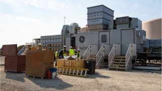 Enhancing Grid Resilience With Mobile Emergency Generators