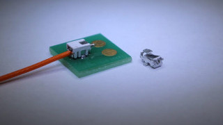 One-Action Lead Socket Connector Improves Attachment Stability