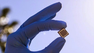 Tandem Perovskite Solar Cells Theoretically Capable of 45% Efficiency