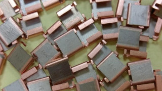 5-Watt Surface-Mount Shunts with Kelvin Terminations