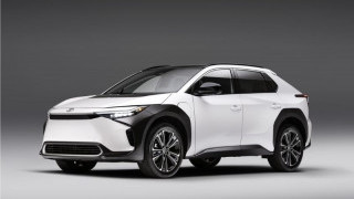 Next-Gen EV Batteries: Toyota Plans Lithium-Ion Improvements