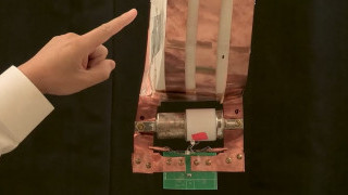 Wireless Charging of Moving EVs Overcomes Major Hurdle