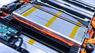Automotive-grade Step-down Converter Improves Reliability for “Cold Cranking”