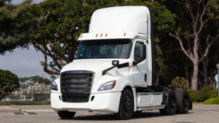 First Freightliner eCascadia Battery Electric Trucks Headed to Customers