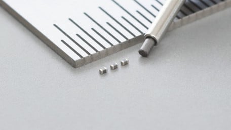0402M Size Multilayer Ceramic Capacitor from Murata  has Capacitance of 1 μF