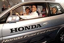 Honda Leases FCX Fuel Cell Car to First Private Consumers