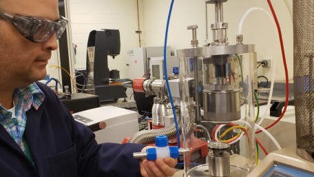Energy Storage Startup SPARKZ Licenses ORNL Cobalt-Free Battery Tech