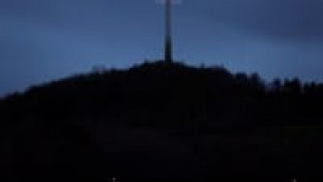 Siemens Lights Up The World&rsquo;s Biggest Revolving Christmas Star
