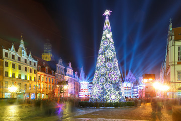 Engineering a Brighter Holiday: 11 High-Tech Tools and Displays 
