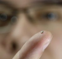 Tiniest Temperature Sensor is Powered by Radio Waves
