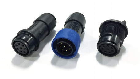 Miniature Circular Power Connectors Handle up to 13A and 600V