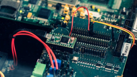 0.8V-Transceiver Integrated with Industry-Standard Arm Cordio IP for BLE 5