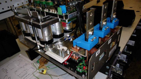 The Influence of IGBT5 and .XT Technology on the System Power Density illustrated through a Hardware Demonstrator