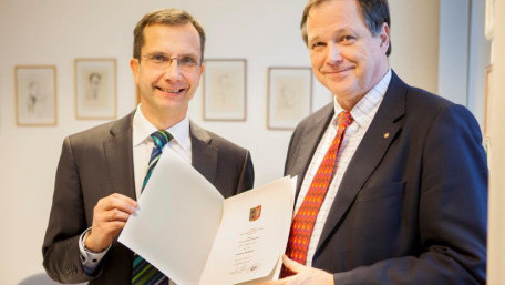 DrIng Frank Osterwald is appointed to be Honorary Professor of University of Applied Sciences Kiel