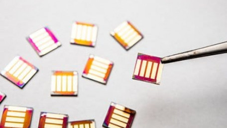 Flexible Quantum Dot Solar Cells Operate in Low-Light Conditions
