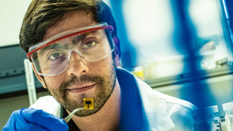 Paint-On Carbon Nanotube Antennas Found to be Comparable to Copper in Efficiency
