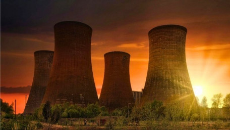 Data Center Surge Drives Short-Term Energy Demand