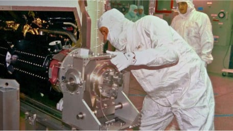 Radioactive Decay Powers a Novel Nuclear Battery
