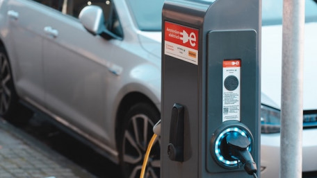 EV Charging: Auxiliary Power Solutions