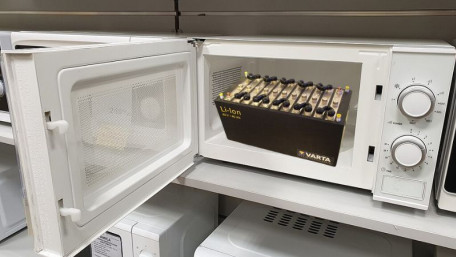 Microwaves Zap Lithium From Used Li-Ion Batteries