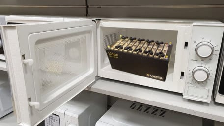 Microwaves Zap Lithium From Used Li-Ion Batteries