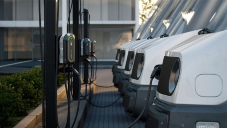 Schneider Launches Level 2 Charger to Bypass Grid Limit Roadblocks
