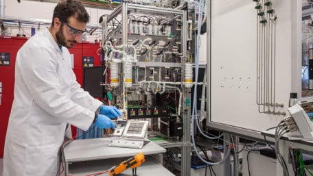 Hydrogen Fuel from Thin Air