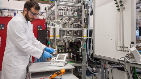 Hydrogen Fuel from Thin Air