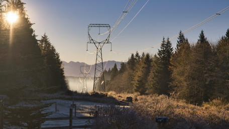 DOE Advances Funding to Boost Power Grid And EV Battery Supply Chain