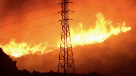 Preventing Grid Failures and Managing the Complexities of Wildfire Risk