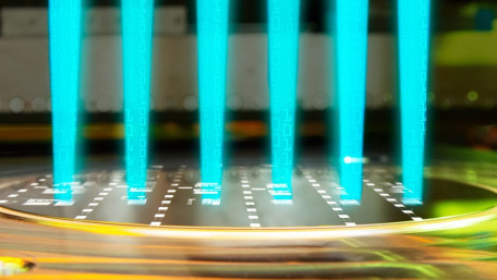 Maskless Exposure Lithography with High Resolution Patterning for High Volume Manufacturing