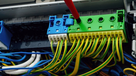 DC Power Supplies: To Ground or Not To Gound?
