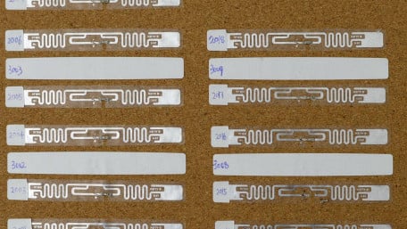Hacking an RFID Tag to Make a Batteryless IoT Sensor