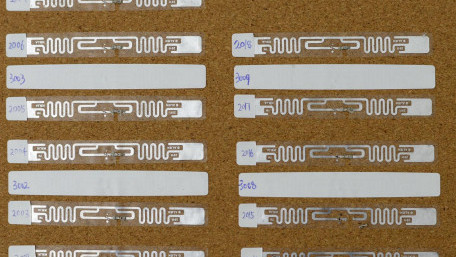 Hacking an RFID Tag to Make a Batteryless IoT Sensor