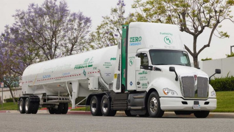 Can Green Hydrogen Power Long-Haul Semi Trucking? 