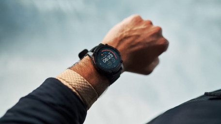 Smartwatch Powered by Sunlight and Body Heat