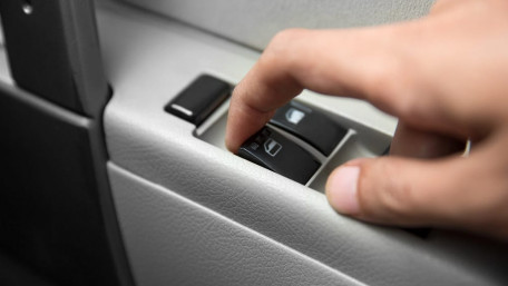 LIN-Based Chipset Offers Integrated Solution for Window Lift Applications