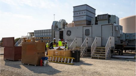 Enhancing Grid Resilience With Mobile Emergency Generators