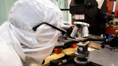 Nanoscale Batteries use Water-Splitting Technology at Their Core
