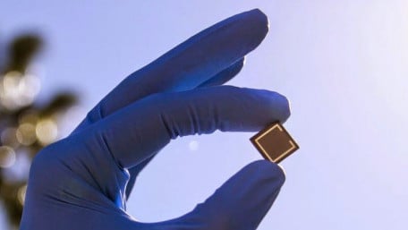 Tandem Perovskite Solar Cells Theoretically Capable of 45% Efficiency